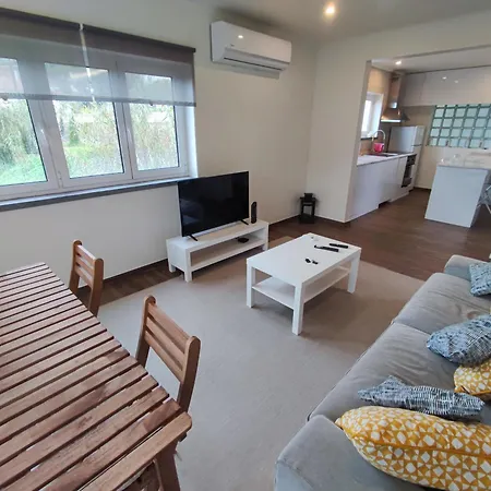 Cascais, Family Retreat In A 2-bedroom Alcabideche